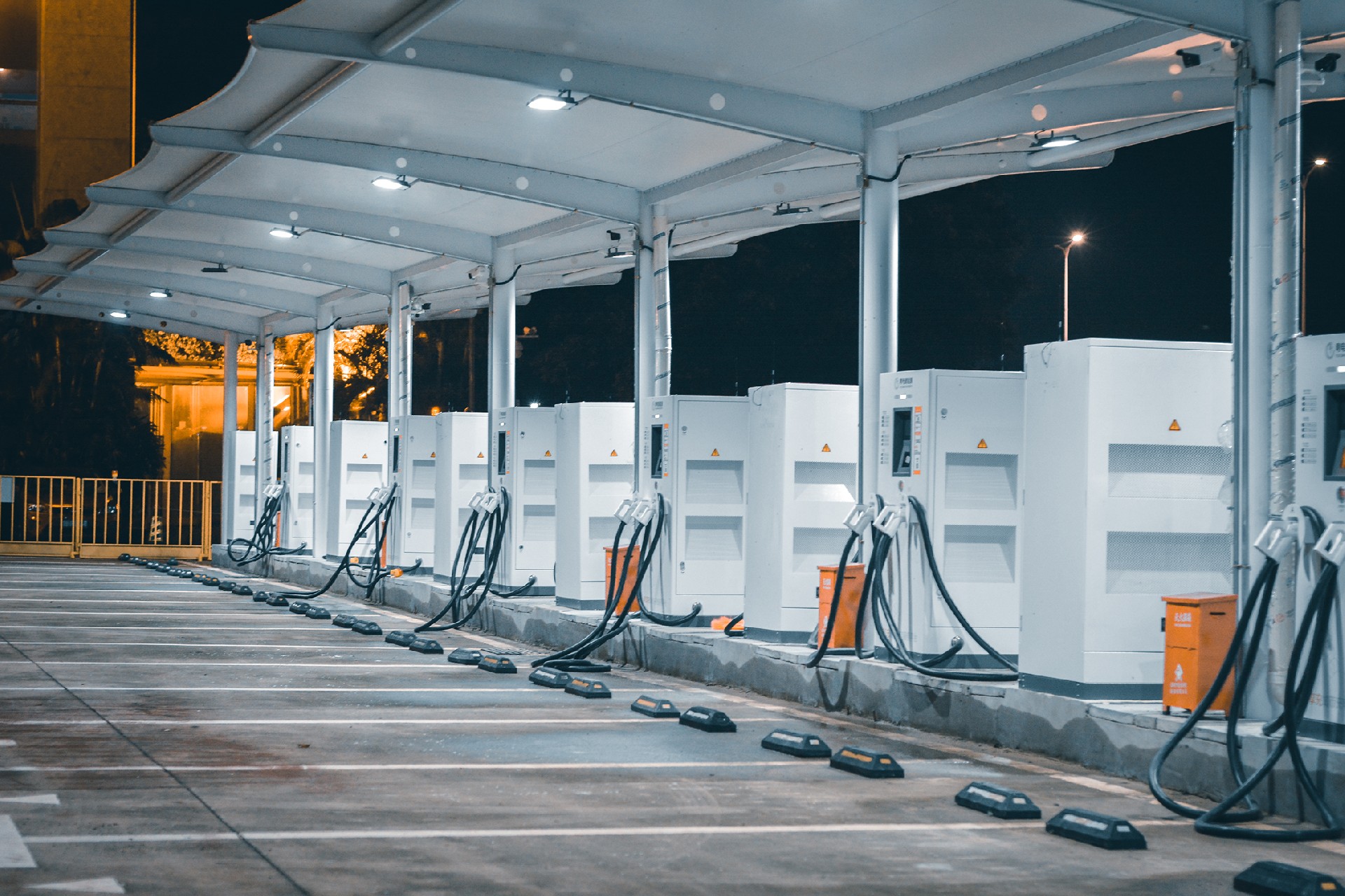 酒店停車場充電站