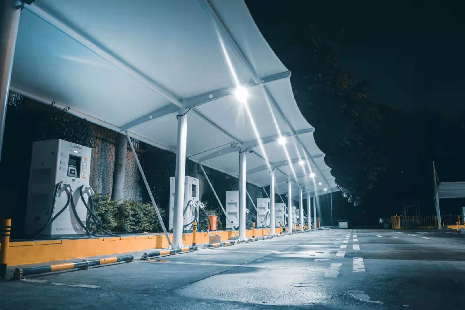 酒店停車場充電站