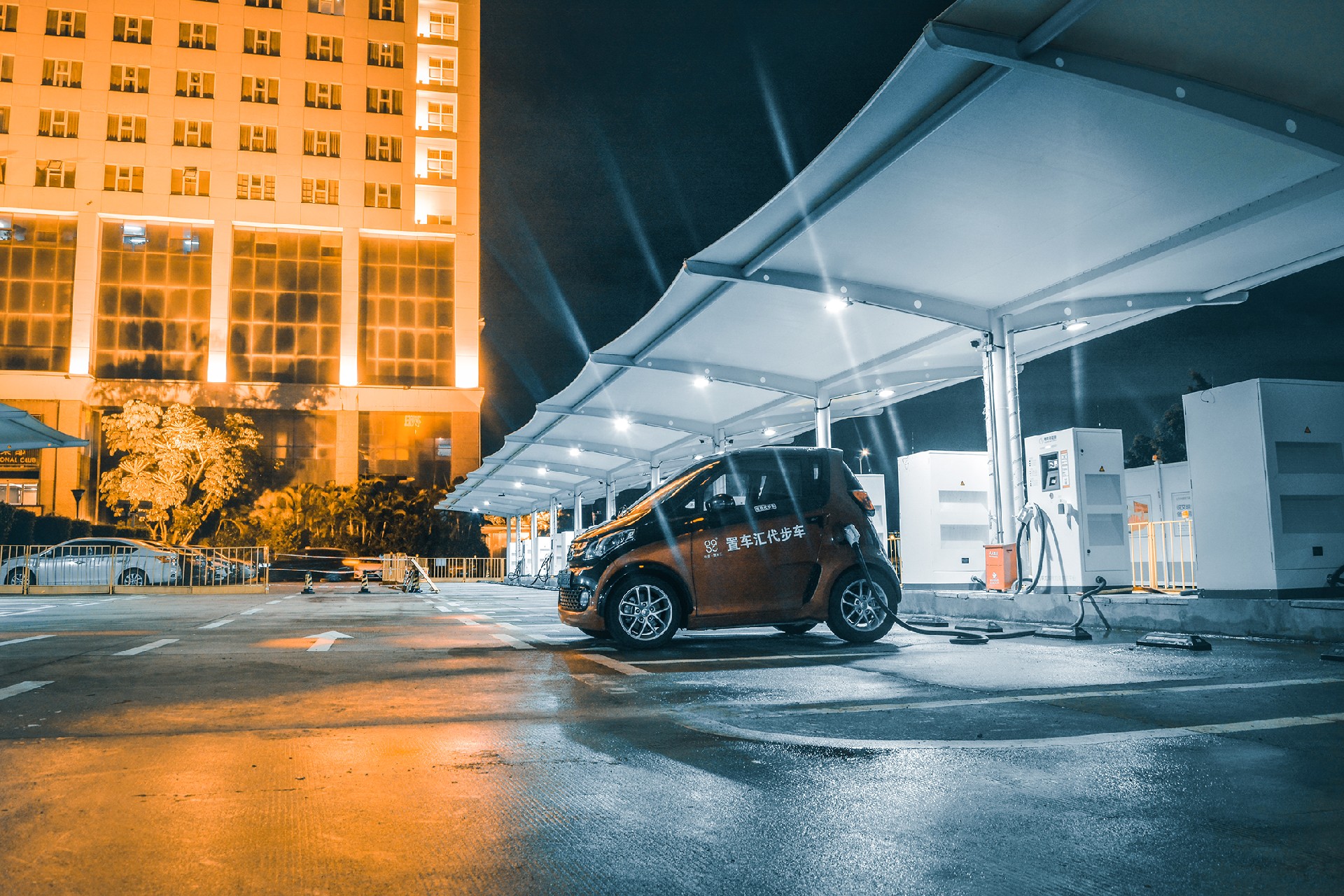 酒店停車場充電站